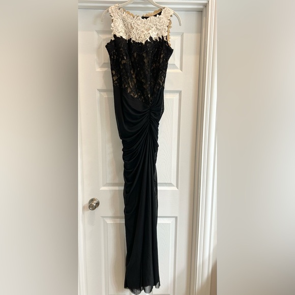 TADASHI SHOJI LACE AND DRAPED TULLE BOATNECK GOWN - Picture 4 of 10